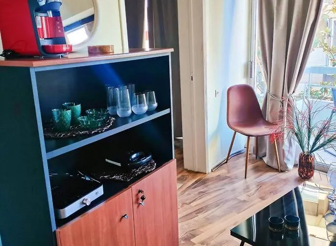 Sophisticated Pyrgos Near Olympia Appartement *