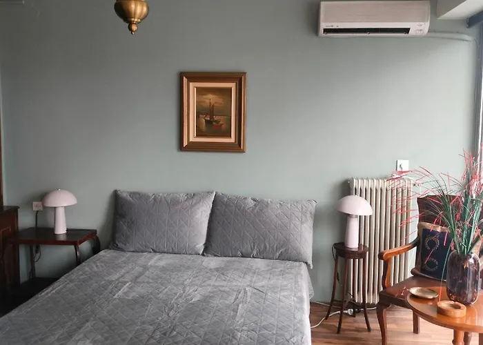 Sophisticated Pyrgos Near Olympia Appartement